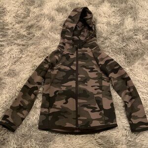 NWOT GapFit hooded camo zipup 3T